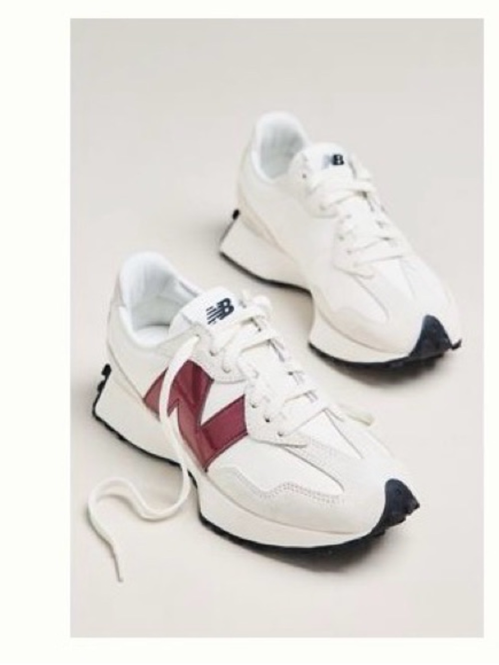 New Balance 327 Sneakers